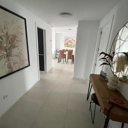 Brand New On Floor, 5 Min From Center, 15 Min From Apartamento